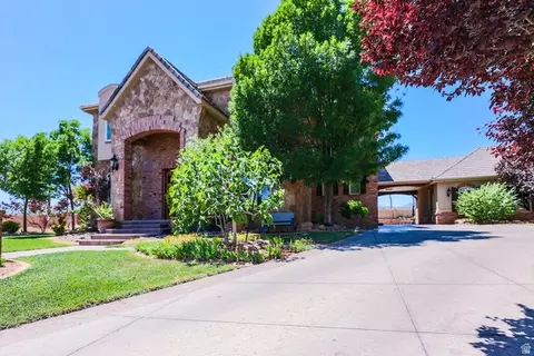 Exterior - 224 E 1175 S, Ivins, UT 84738 photo 4 of 27