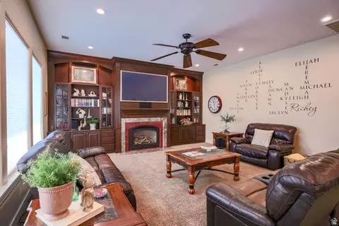 Living - 224 E 1175 S, Ivins, UT 84738 photo 8 of 10