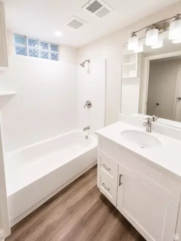 Bath - 1440 S 760 E, Orem, UT 84097 photo 4 of 5