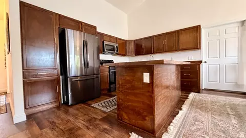 Kitchen - 1528 E Buttercup Dr, Sandy, UT 84092 photo 2 of 3