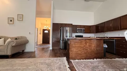 Entry Way - 1528 E Buttercup Dr, Sandy, UT 84092 photo 2 of 3