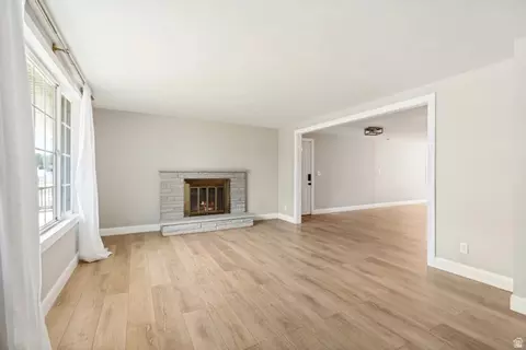 Living - 388 E 6220 S, Murray, UT 84107 photo 2 of 5