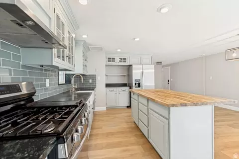 Kitchen - 388 E 6220 S, Murray, UT 84107 photo 2 of 2