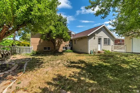 Exterior - 388 E 6220 S, Murray, UT 84107 photo 4 of 5