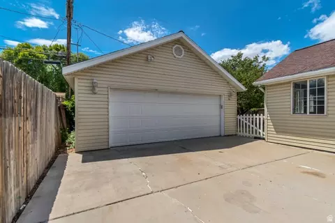 Exterior - 388 E 6220 S, Murray, UT 84107 photo 3 of 5