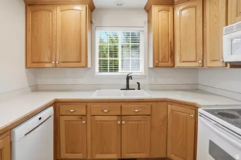 Kitchen - 1990 S 424 E, Orem, UT 84058 photo 2 of 4