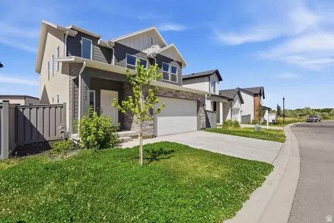 915 N Evelyn St W, Farmington, UT 84025
