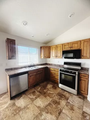 Kitchen - 1612 E Shadow Dr, Eagle Mountain, UT 84005 photo 2 of 3