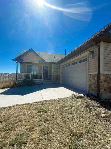 Exterior - 1612 E Shadow Dr, Eagle Mountain, UT 84005 photo 2 of 3