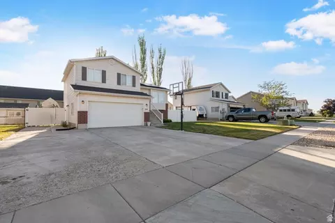 719 N 1725 W, Clinton, UT 84015