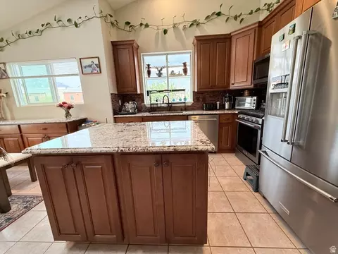Kitchen - 681 E Abbottsford Ct S, Sandy, UT 84070 photo 3 of 7