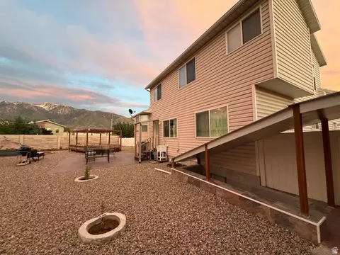 Exterior - 681 E Abbottsford Ct S, Sandy, UT 84070 photo 2 of 8