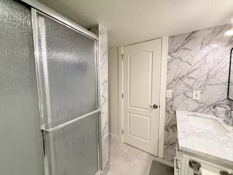 Bath - 681 E Abbottsford Ct S, Sandy, UT 84070 photo 7 of 7