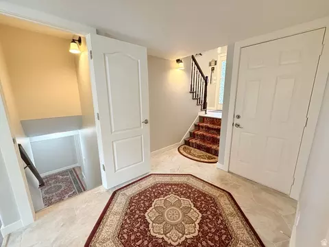 Entry Way - 681 E Abbottsford Ct S, Sandy, UT 84070 photo 4 of 5