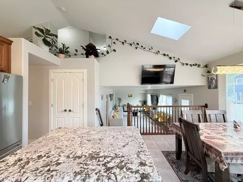 Kitchen - 681 E Abbottsford Ct S, Sandy, UT 84070 photo 5 of 7