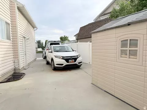 Exterior - 681 E Abbottsford Ct S, Sandy, UT 84070 photo 6 of 8