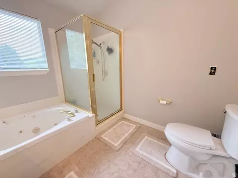Bath - 681 E Abbottsford Ct S, Sandy, UT 84070 photo 2 of 7
