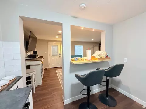 Kitchen - 681 E Abbottsford Ct S, Sandy, UT 84070 photo 7 of 7