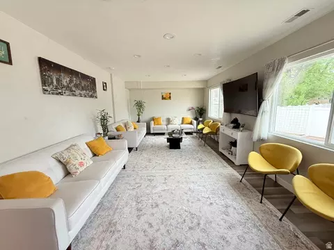 Living - 681 E Abbottsford Ct S, Sandy, UT 84070 photo 2 of 7