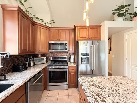 Kitchen - 681 E Abbottsford Ct S, Sandy, UT 84070 photo 4 of 7