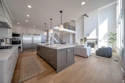 695 W Hidden Farm Dr, Farmington, UT 84025