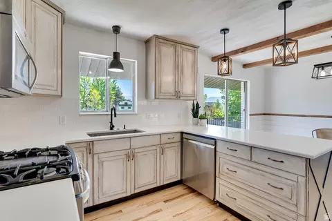 Kitchen - 117 S 580 E, Midway, UT 84049 photo 2 of 2