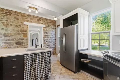 Kitchen - 372 W 100 N, Logan, UT 84321 photo 2 of 4