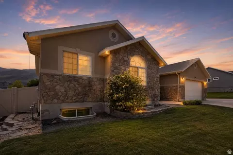 319 W Lariat Blvd, Saratoga Springs, UT 84045