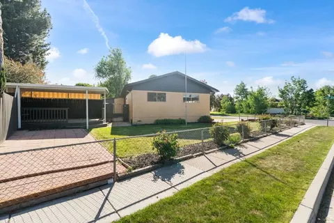 Exterior - 1098 E Lori Way, Murray, UT 84117 photo 1 of 4