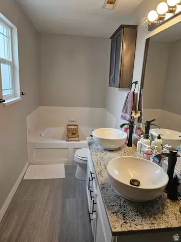 Bath - 7481 N Red Pine Rd, Eagle Mountain, UT 84005 photo 2 of 4