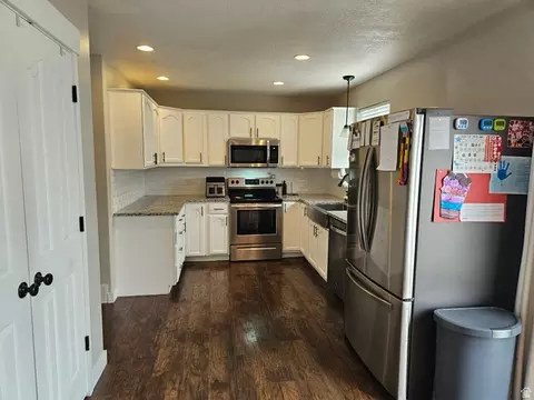 Kitchen - 7481 N Red Pine Rd, Eagle Mountain, UT 84005 photo 2 of 2