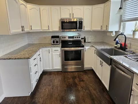 Kitchen - 7481 N Red Pine Rd, Eagle Mountain, UT 84005 photo 1 of 2