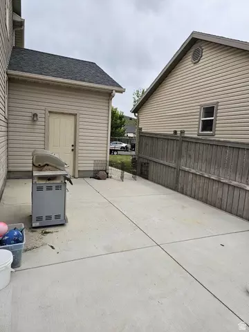 Exterior - 7481 N Red Pine Rd, Eagle Mountain, UT 84005 photo 6 of 6
