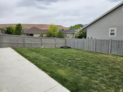 Exterior - 7481 N Red Pine Rd, Eagle Mountain, UT 84005 photo 5 of 6