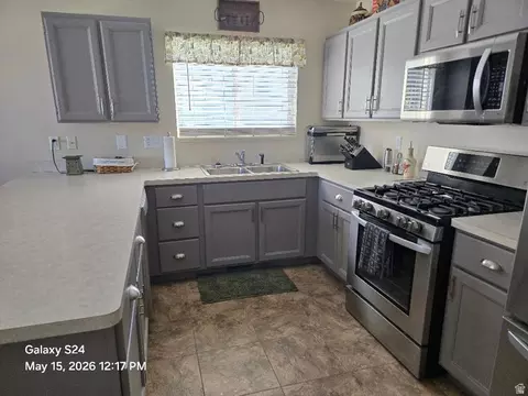 Kitchen - 628 W 2550 S, Perry, UT 84302 photo 1 of 2