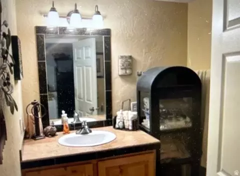 Bath - 11910 E 24650 Dr N, Fairview, UT 84629 photo 1 of 2