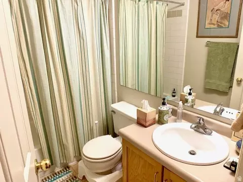 Bath - 2016 E Windham Cir S, Millcreek, UT 84109 photo 4 of 4