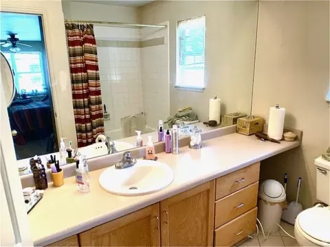 Bath - 2016 E Windham Cir S, Millcreek, UT 84109 photo 2 of 4