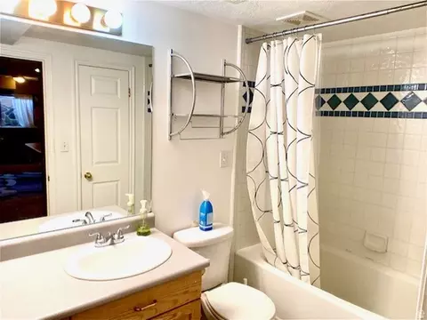 Bath - 2016 E Windham Cir S, Millcreek, UT 84109 photo 3 of 4