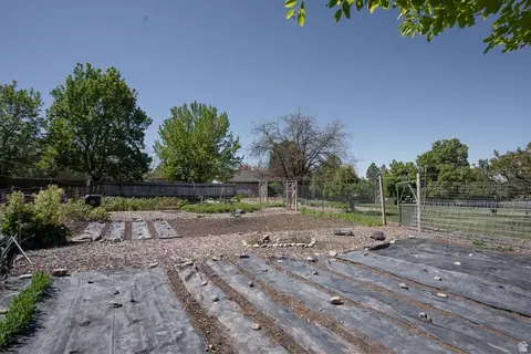Exterior - 249 E 300 N, Smithfield, UT 84335 photo 17 of 18