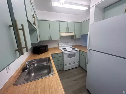 Kitchen - 70 E 600 S #70, Orem, UT 84058 photo 2 of 4