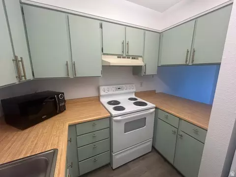Kitchen - 70 E 600 S #70, Orem, UT 84058 photo 3 of 4