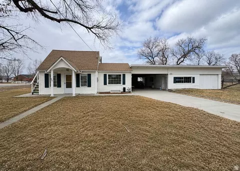 692 S 300 W, Mount Pleasant, UT 84647