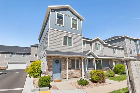 Exterior - 256 N 750 E, Vineyard, UT 84059 photo 2 of 6