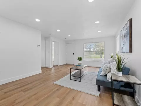 Living - 5245 S 900 E, Murray, UT 84117 photo 2 of 2