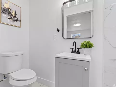Bath - 5245 S 900 E, Murray, UT 84117 photo 3 of 4