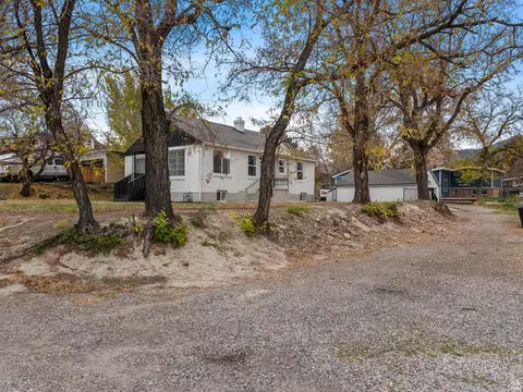 Exterior - 5245 S 900 E, Murray, UT 84117 photo 5 of 11