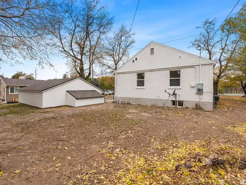 Exterior - 5245 S 900 E, Murray, UT 84117 photo 9 of 11