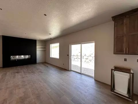 Living - 513 E Upper Canyon Rd, Smithfield, UT 84335 photo 3 of 5