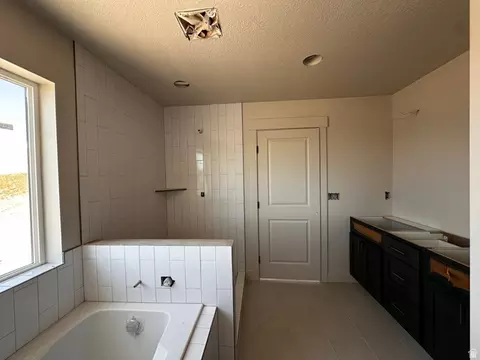 Bath - 513 E Upper Canyon Rd, Smithfield, UT 84335 photo 3 of 4